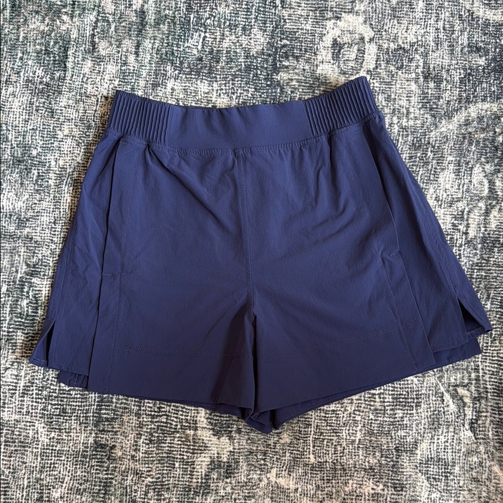 Women's Lululemon Stretch Woven Relaxed Shorts 4” - Picture 2 of 14
